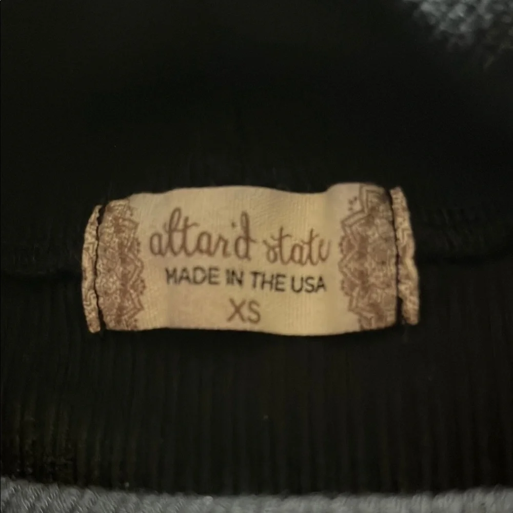 Altar'd State Turtle Neck Crop Black Top. Long Sleeves. XS very good condition - Picture 3 of 8